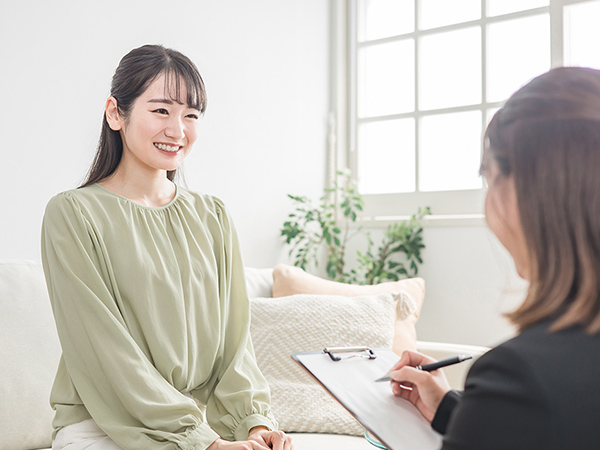 カウンセリング中の女性